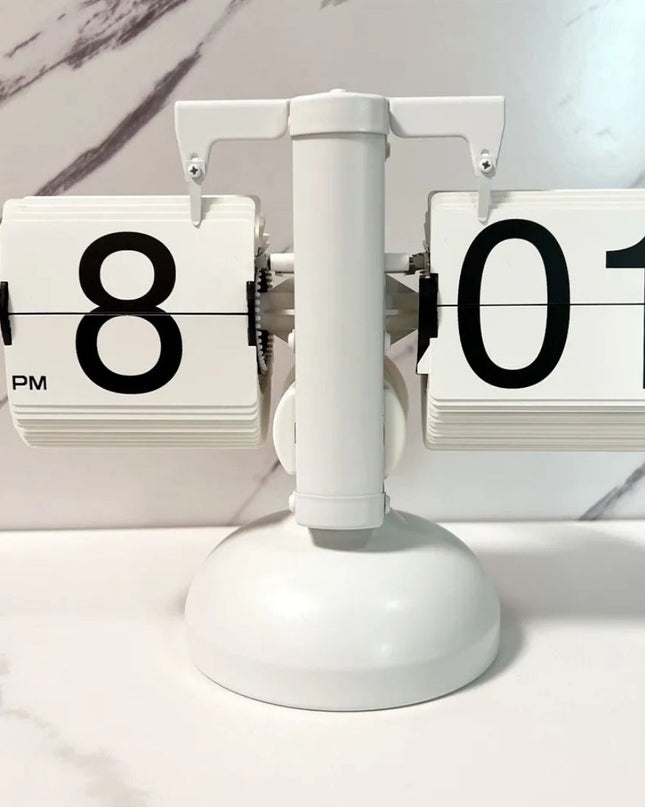 Retro Clock 𝗡𝗲𝘄 𝗶𝗻✨