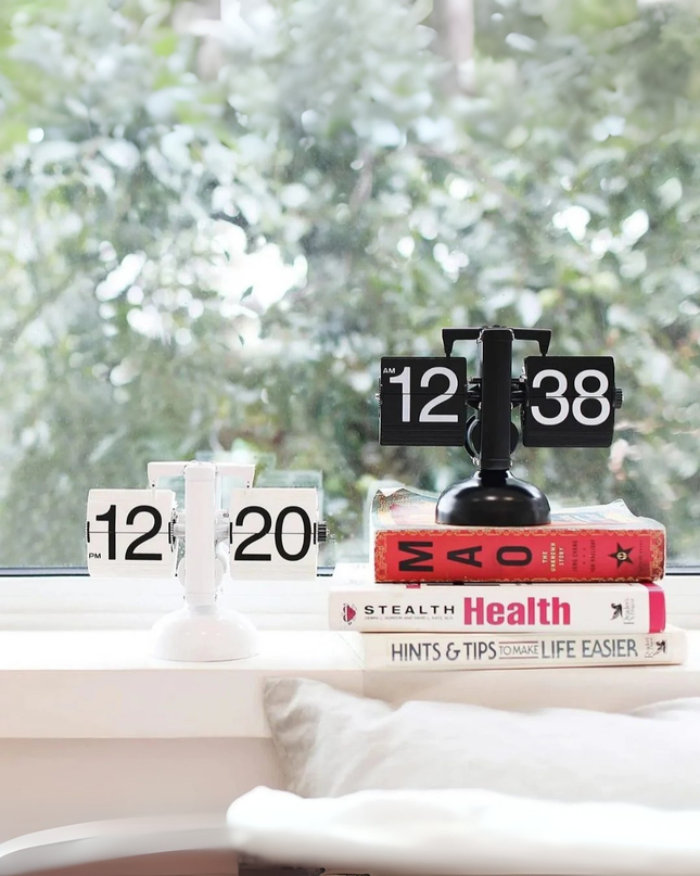 Retro Clock 𝗡𝗲𝘄 𝗶𝗻✨