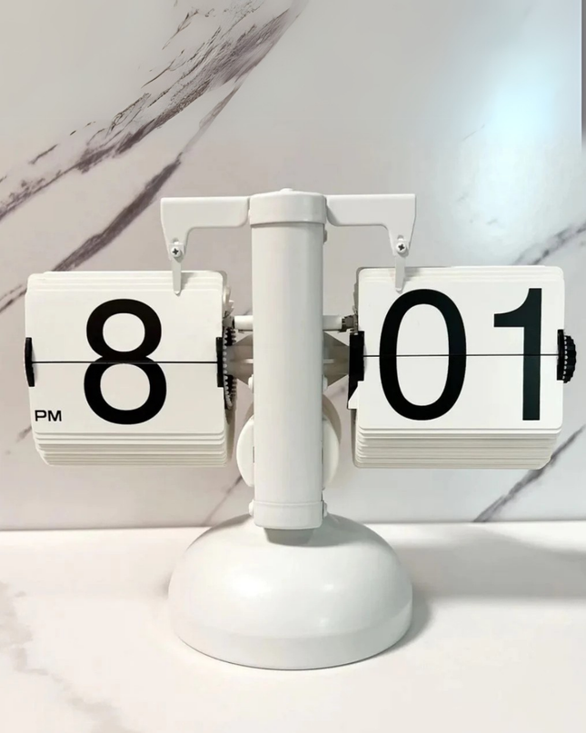 Retro Clock 𝗡𝗲𝘄 𝗶𝗻✨