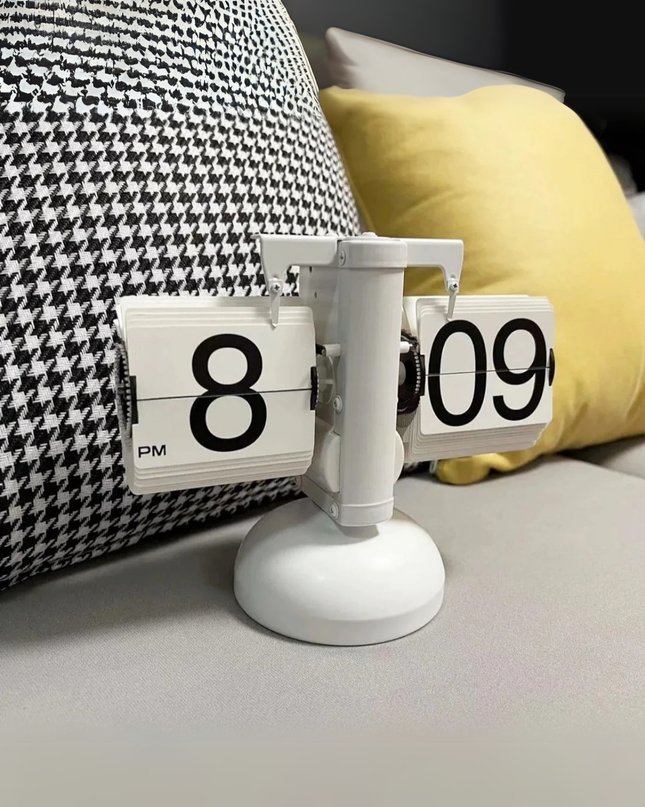 Retro Clock 𝗡𝗲𝘄 𝗶𝗻✨